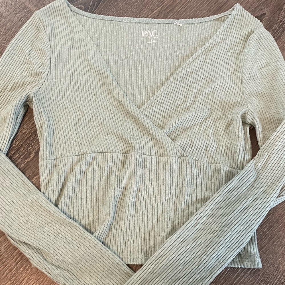 Green long sleeve t shirt